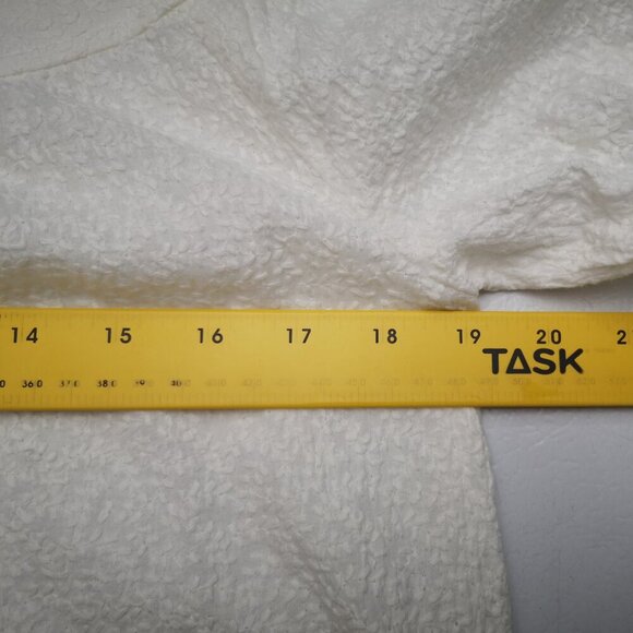 Liz Claiborne Ladies Size Medium Petite Cream Short Sleeve Embroidered Blouse - Picture 7 of 9